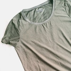 SALE Eddie Bauer scoop neck short sleeve top size M